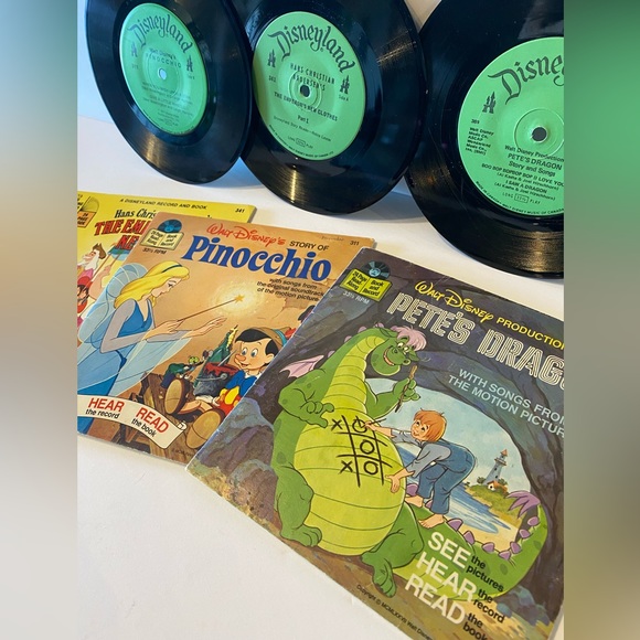 Vintage Walt Disney Book Record Pete's Dragon Songs From Motion Picture Vinyl 77 - Picture 2 of 3